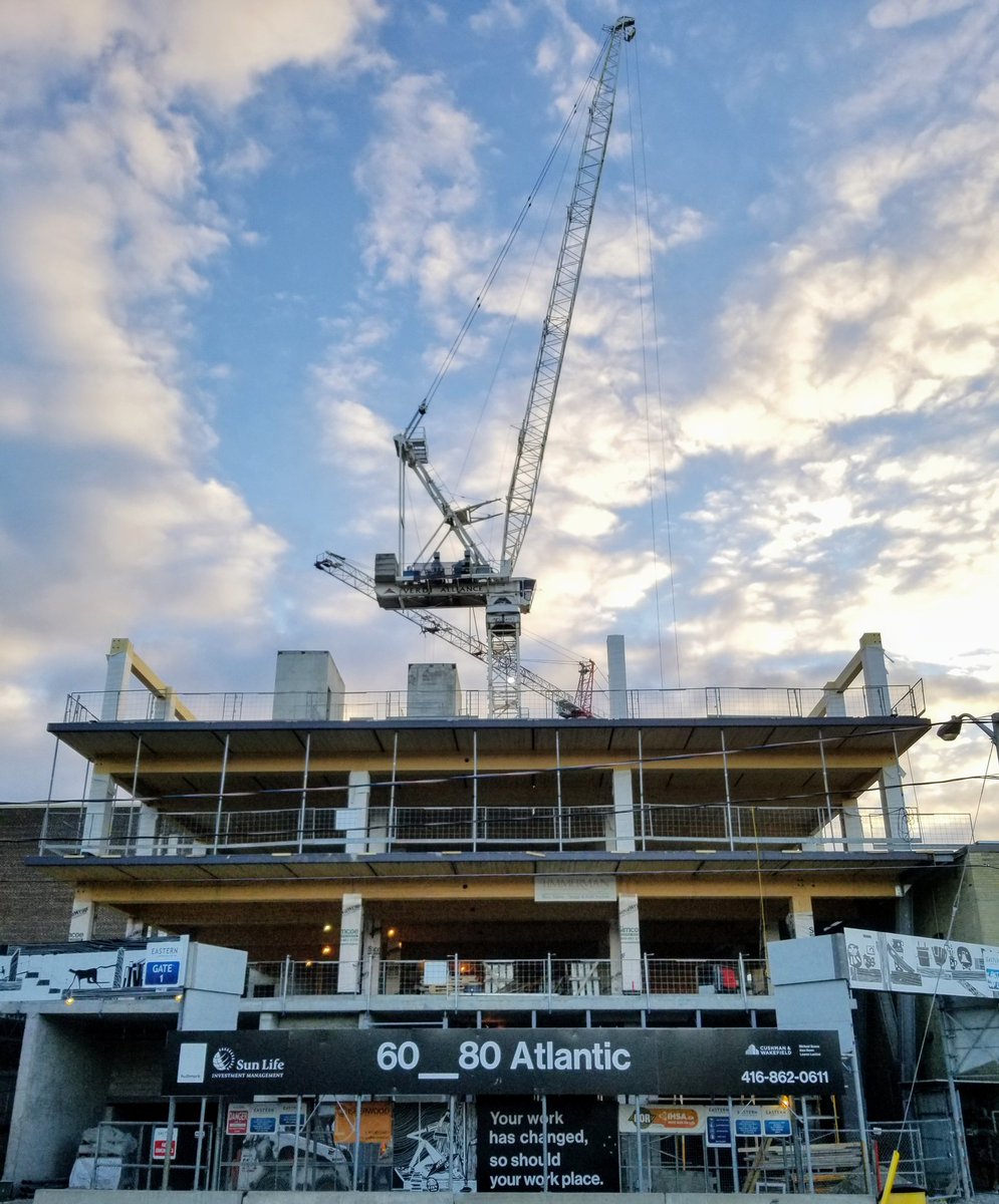 MYorke27's tweet photo. Fall morning in TO, blue sky & wood rising at #80Atlantic ~ a modern take on legacy #brickandbeam in Liberty Village, really the shape of many things to come. Great team on this project ~ @hullmark_prez @EasternConst @QuadrangleArch @rawthirdcity #Timmerman #MassTimber #NextGen https://t.co/mkTEMT8U84