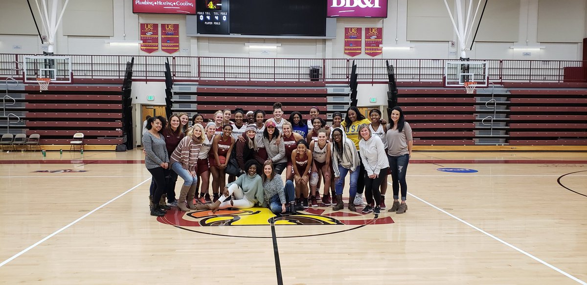 ucwv_wbb's tweet photo. Thank You to All the UC Women's Basketball Alumni Who Attended Practice Today! We Enjoyed You All : ) 

#RaiseTheBar https://t.co/Mtk7yBlCHf
