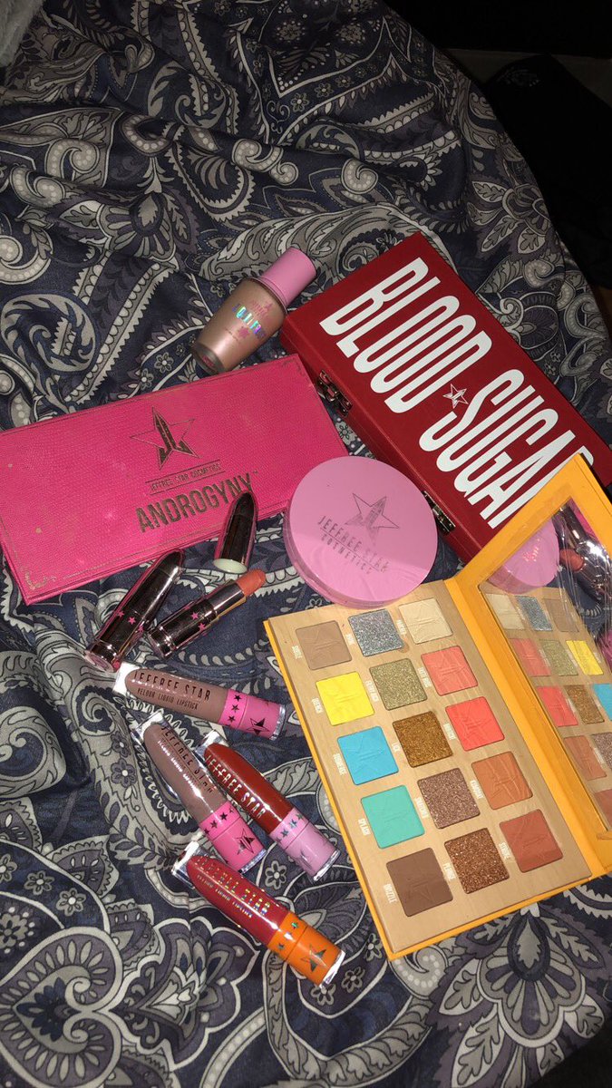 karastewartxo's tweet photo. queeeeen 👑😍 #jeffreestar #bloodsugar #thirsty #neffree https://t.co/jOucw5xNeC