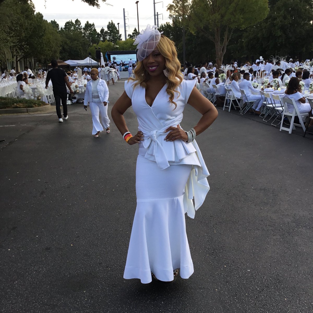 DinerEnBlancATL's tweet photo. Who else got the memo? Ruffles are in! We are loving the fashion at this year’s celebration!
#dinerenblanc #dinerenblancatlanta #DEBATL #DEB2018 #debatl2018 https://t.co/qaNmGEnLoB