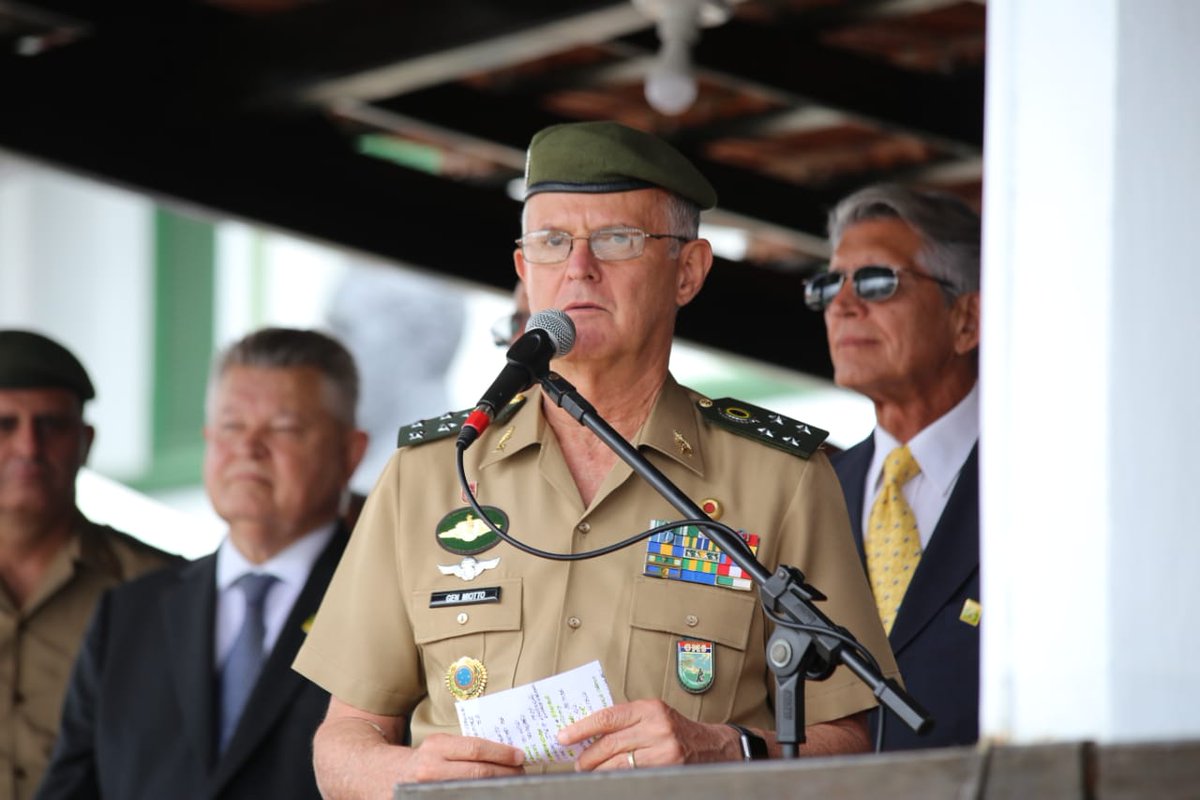 CmdoCMS's tweet photo. O 62º Batalhão de Infantaria recebeu, neste sábado (20/10), o XX Encontro de oficiais da reserva. A vibração durante o desfile , o reencontro, as histórias para relembrar e a emoção estiveram presentes no evento. #reserva #enorex @CmdoCMS @geraldomiotto #joinville https://t.co/JN2cnOALf3