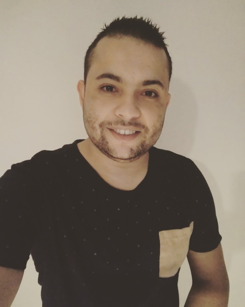 JjuniorSsilva's tweet photo. Eu tô vendendo tudo
Eu facilito, eu parcelo, aceito até cheque
Troco o meu escritório numa terra sem CEP
Eu e você, duas passagens de ida
Vai ser tipo assim
Tipo vida
(Jorge &amp; Mateus - Terra Sem Cep)
#JorgeEMateus #TerraSemCep #Selfie #DeBemComAVida #EuToVendendoTudo #Instaclick https://t.co/HwyRDTBepn