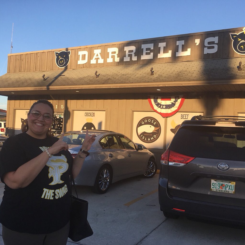 ddagassi's tweet image. Eating good at Darrell’s restaurant before #nxtvenice representing the #streetprofits tonight with our custom #SP shirts #nxt #wwenxt @MontezFordWWE @AngeloDawkins