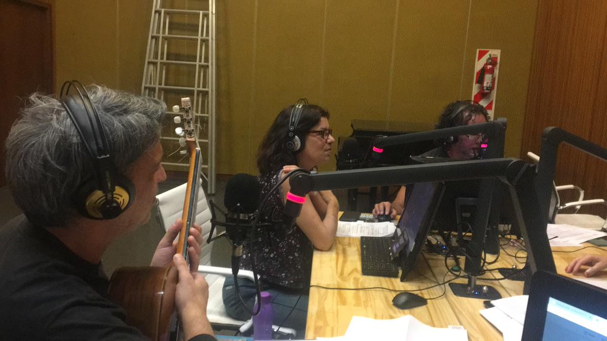 YA En #PareceQueVieneBien nos visita y viene a cantar en vivo Coni Marino con el guitarrista <a href="/pablofauaz/">pablo fauaz</a> para presentar "Tiempo y Silencio" en <a href="/Laoncediez/">La Once Diez</a> <a href="/PabloGorlero/">Pablo Gorlero</a>