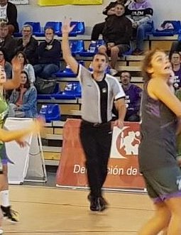 fabcadiz's tweet photo. Nuestro representante Arbitral, Fernando Garrido, se despide del #CADEBACF2018 Cadete Fem con el partido @FABJaen @fabhuelva https://t.co/A0dm0CioxS