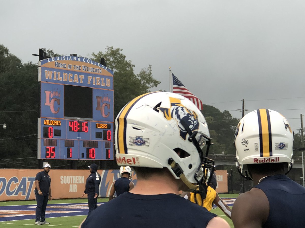 ETBU_Football's tweet photo. 📸 : @ Louisiana College 
#BattleForTheBorderClaw

It’s about that time .... https://t.co/ESbyHbrUpB