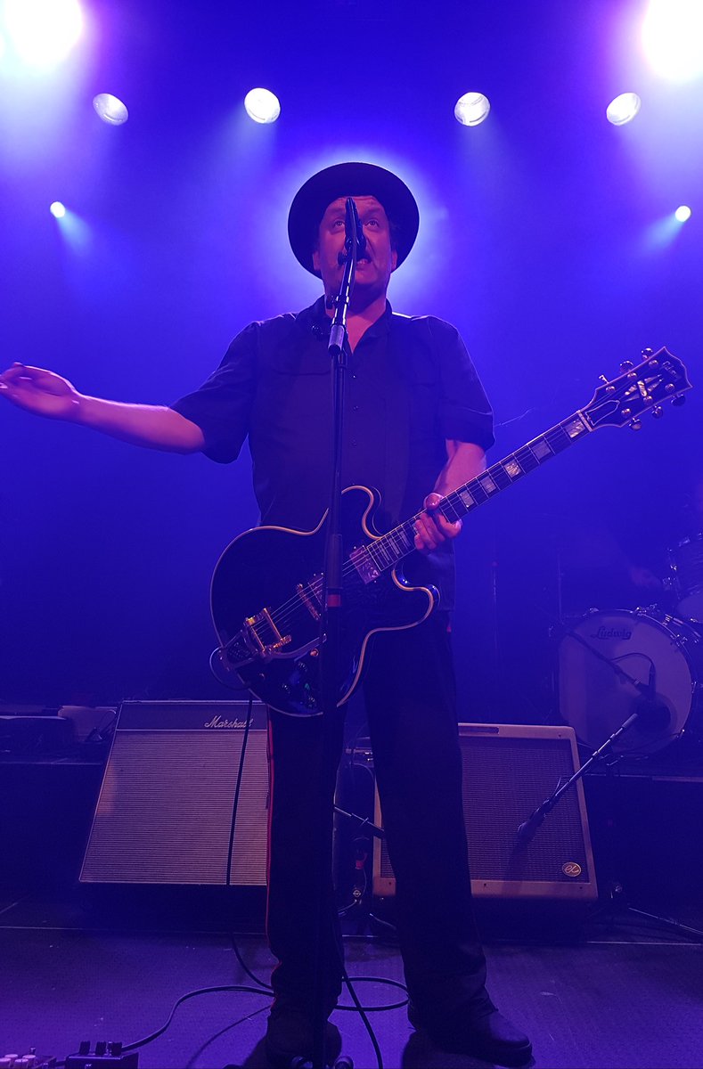 hoekzema59's tweet photo. https://t.co/vg4ZjMIaIm #aureool te #eindhoven .. @daniellohues verlicht & vermaakt met show #electrisch ' t publiek in #deeffenaar in de stad van de lamp https://t.co/2H2WbDgr60