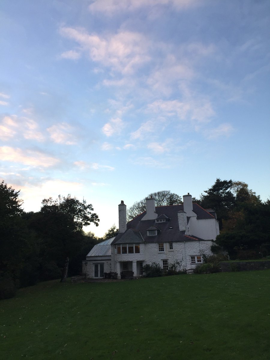 dowie_a's tweet photo. Great guest reader spot by Jo @jo_thomas01 at Ty Newydd @Ty_Newydd this week. https://t.co/ZRUnoOhCQ3