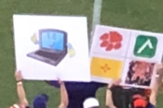 ClemsonTigerNet's tweet photo. #Clemson trolls Doeren with laptop on sidelines: https://t.co/pmHzXyjPCz https://t.co/42stTA1yax