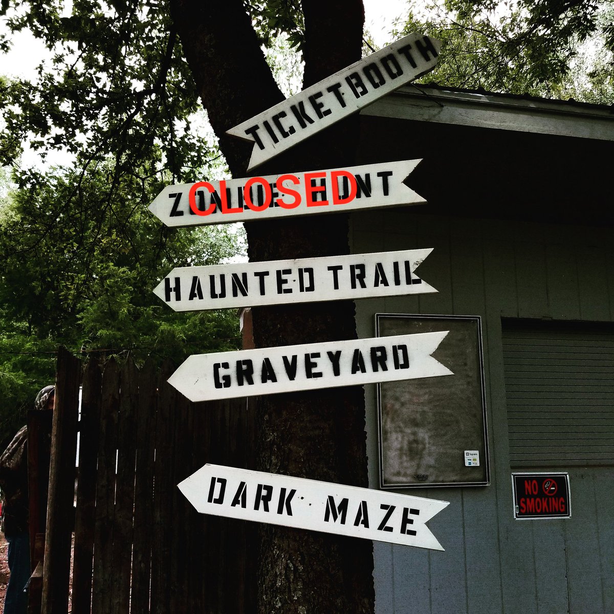 Newcastle_Fear's tweet photo. We are open tonight but the zombie hunt is closed due to flooding. #newcastlenightmare #hauntedtrail #zombiehunt #graveyard https://t.co/l8qcph55r7