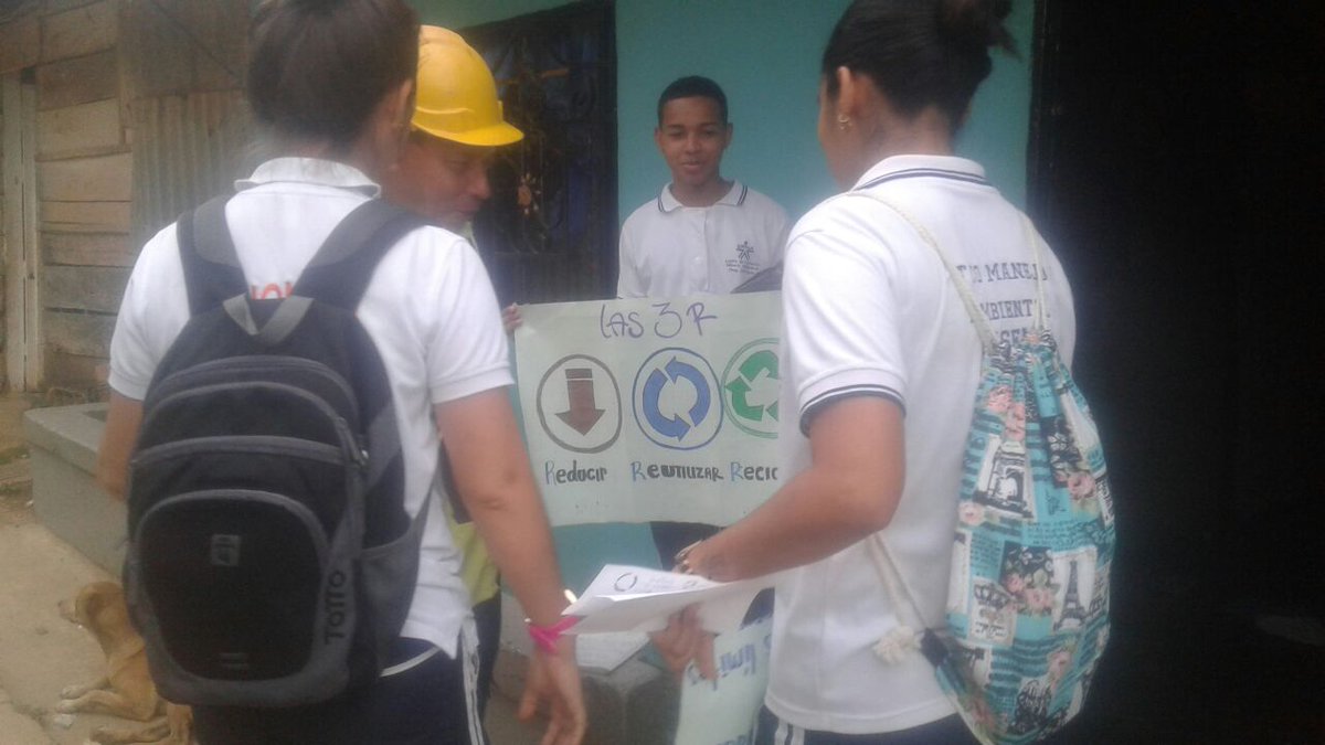 JosEdwinMosque1's tweet photo. Aprendices del Sena articulación ASEM, institución educativa Luis Fernando Restrepo, en seguimiento a su proyecto "Creando cultura  ambiental desde mi barrio."
@SBDIR_SENACFMA @JosEdwinMosque1 https://t.co/WQacEUr5sR