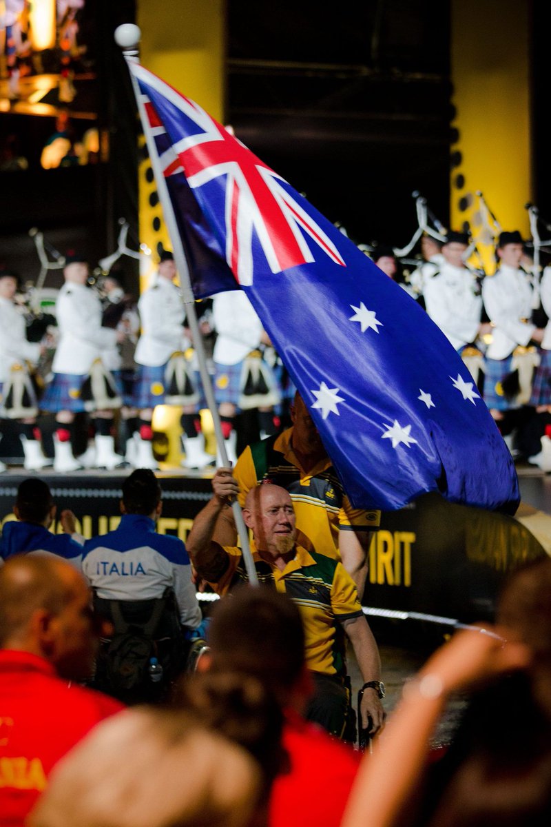 ChiefAusArmy's tweet photo. Invictus = unconquered. It reflects the sacrifice &amp; contribution our people in the @aussieinvictus team have made to their service &amp; their country. It was a privilege to represent @AustralianArmy at the opening ceremony of #IG18. Good luck to all those competing. #GoodSoldiering https://t.co/uLqYFSsdfq