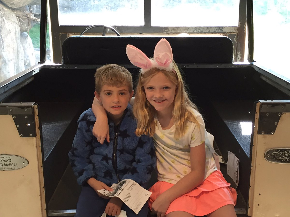 CoachWhittle's tweet photo. Fun day @OregonZoo with the fam! Beautiful weather #fallinoregon https://t.co/vtMdrMj2uv
