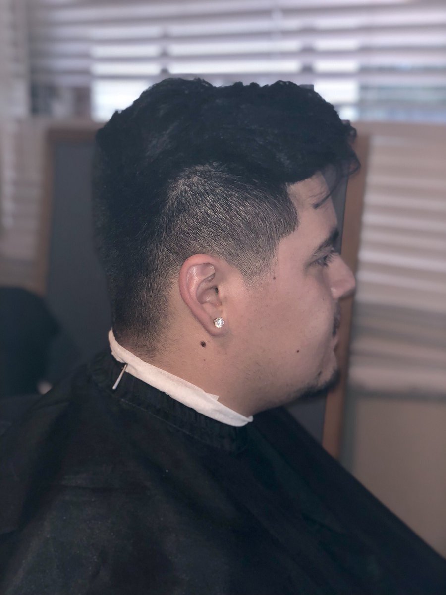 racso_alegria's tweet photo. #stocktonbarber #calibarber #barberstudent #menshaircut #hairstylist #barbershopconnect #cleanfade #baldfade #haircut #clean #dopebarber #barbergang https://t.co/uYPvaIFmhX