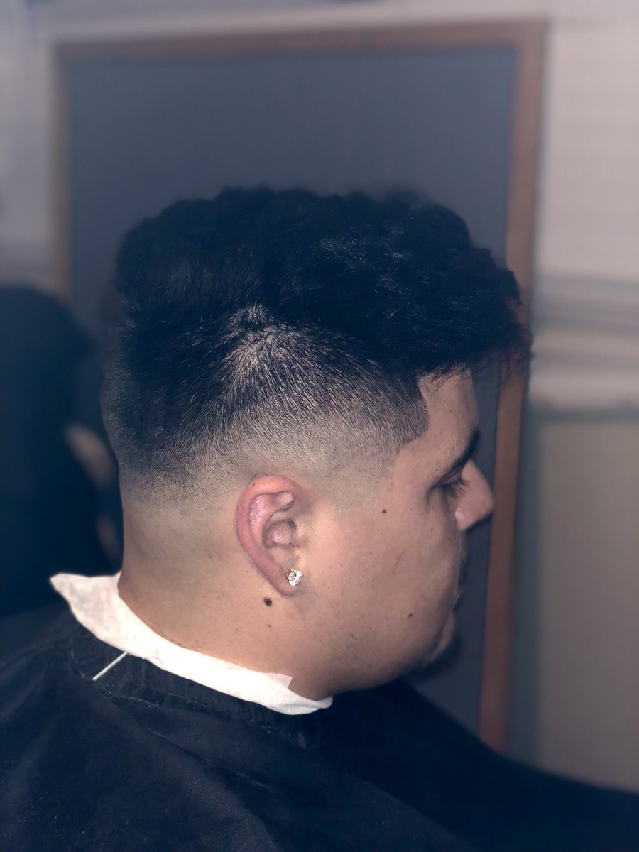 racso_alegria's tweet photo. #stocktonbarber #calibarber #barberstudent #menshaircut #hairstylist #barbershopconnect #cleanfade #baldfade #haircut #clean #dopebarber #barbergang https://t.co/uYPvaIFmhX