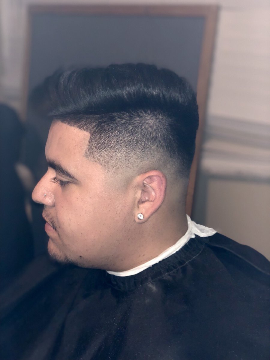 racso_alegria's tweet photo. #stocktonbarber #calibarber #barberstudent #menshaircut #hairstylist #barbershopconnect #cleanfade #baldfade #haircut #clean #dopebarber #barbergang https://t.co/uYPvaIFmhX