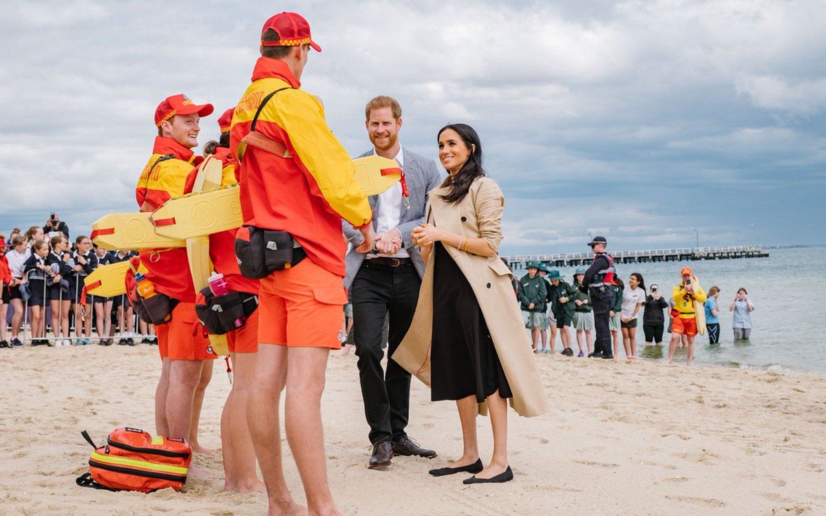 OneGreenPlanet's tweet image. Prince Harry and Meghan Markle take part in beach clean up and speak out against plastic waste onegreenplanet.org/news/prince-ha… #CrushPlastic #Eco #Oceans