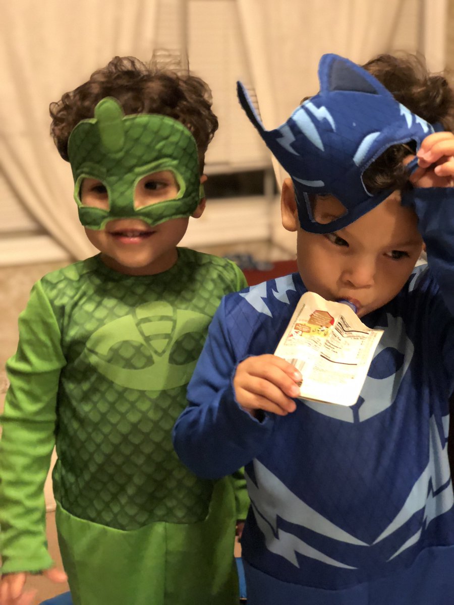 Aliciacschrank's tweet photo. Our costumes came in today ๐ป ๐ #pjmaskcatboy #pjmaskgekko https://t.co/f2akr100zp