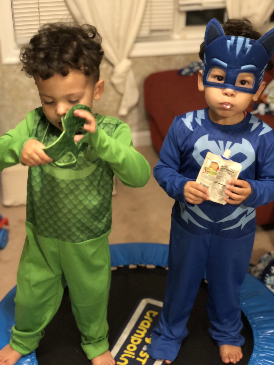 Aliciacschrank's tweet photo. Our costumes came in today ๐ป ๐ #pjmaskcatboy #pjmaskgekko https://t.co/f2akr100zp