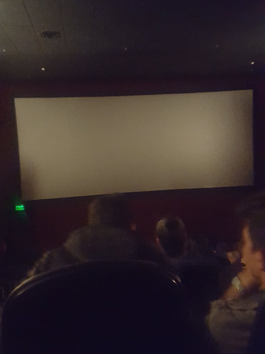 JessicaAnto87's tweet photo. @CinemarkChile pésimo servicio, media hora esperando que solucionen problema técnico #mallmarinaarauco nadie da info 😡 https://t.co/ggN8x4xLEH