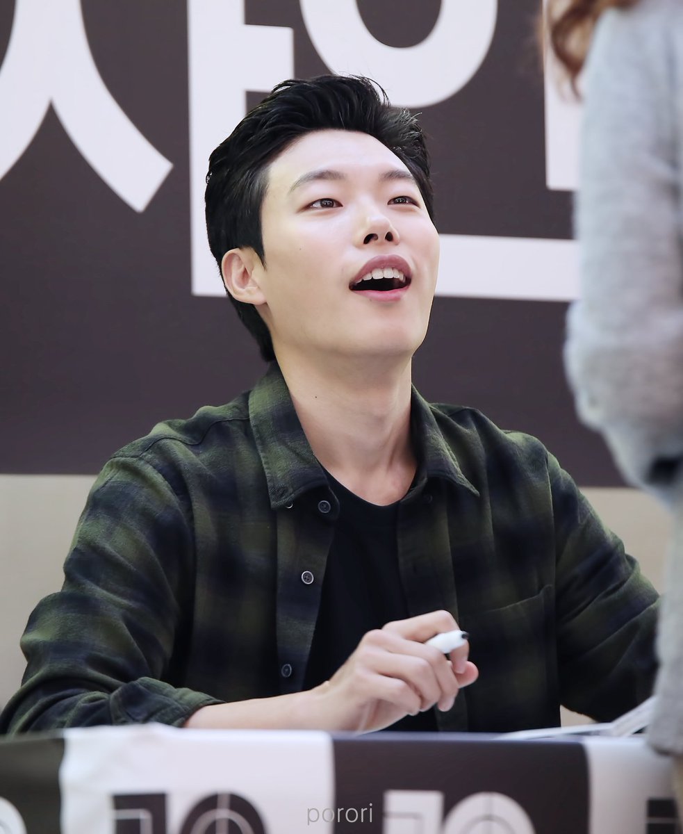 18.10.20 #류준열 #RyuJunYeol #탑텐팬싸인회 이뻐...☺️