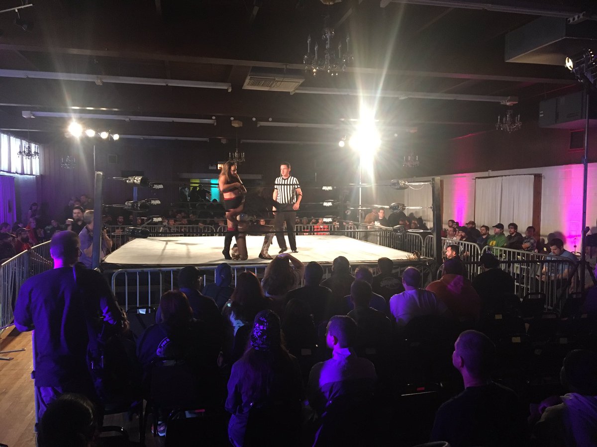 HideakiShibata1's tweet photo. Always a pleasure and honor to ring announce in Berwyn,Ill for @SHIMMERwomen. The crowd here are always amazing and the talent in the ring is beyond belief! #shimmerwrestling #shimmerweekend https://t.co/53PSyY5fKu