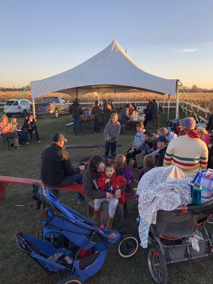 ATAlocal8's tweet photo. A beautiful evening for a corn maze and wiener roast. Wonderful to see so many @ATAlocal8 families out for fun together. https://t.co/UfsxjMPDbH