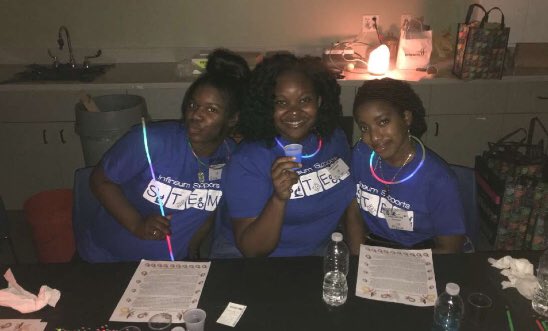 lhsclasss2019's tweet photo. Today, students in IB Chemistry got the chance to volunteer at Liberty Science Center in honor of Chemistry Week.  (October 22- October 26). They informed many kids and adults about Chemiluminescence !! 👩‍🔬👨‍🔬🧠 @LHS_NJ @LindenSchoolsNJ https://t.co/Ok3vFLg8sT