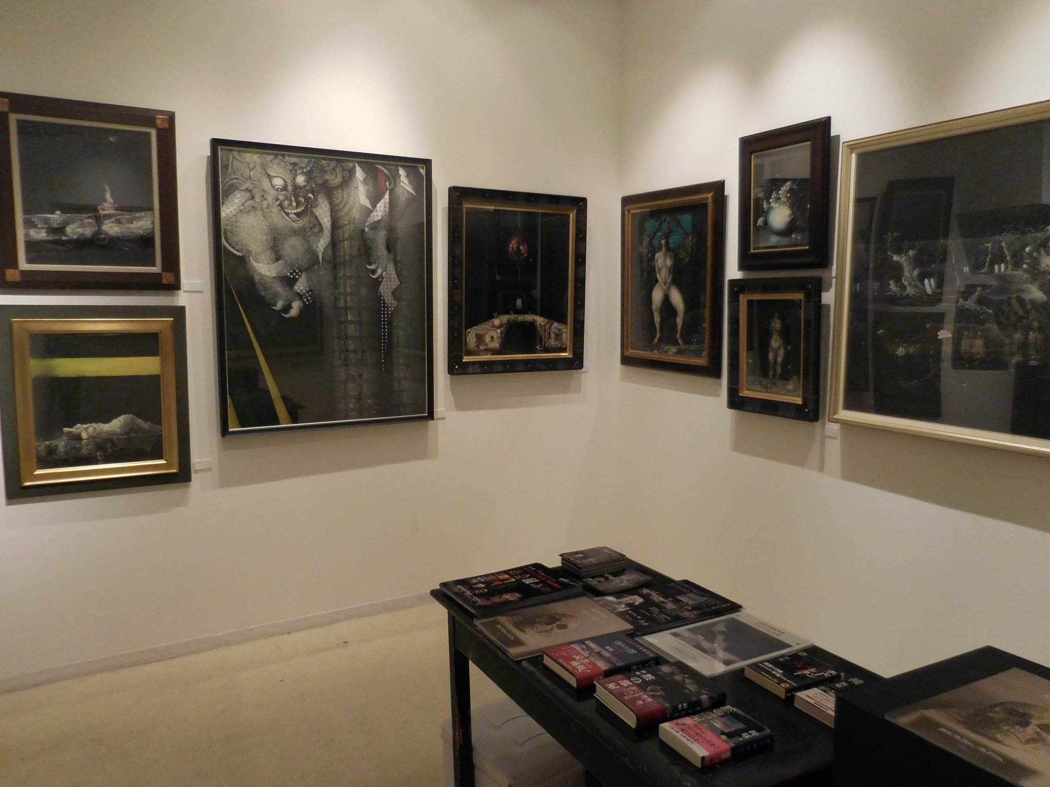 折原一 Pe Twitter メメント モリ展 石田黙展 ヴァニラ画廊 本日が最終日です こっちは 黙の部屋 石田黙 の作品が19点並んでいます この薄暗い部屋にいると 静かな気持ちになれます 折原一 Pe Twitter メメント モリ展 石田黙展 ヴァニラ画廊 本日が最終日です こっちは 黙の部屋 石田黙 の作品が19点並んでいます この薄暗い部屋にいると 静かな気持ちになれます