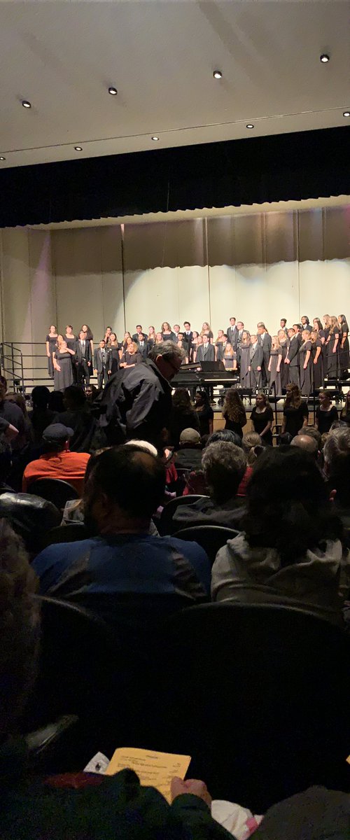 ScienceTeach6's tweet photo. #sungingspartans and @Dunlapmusic did a fantastic job Thursday night! #dvmscelebrates #d323learns #d323thrives #6thgradesuperspartans #6thgradedvms https://t.co/OxQYSwJdWE