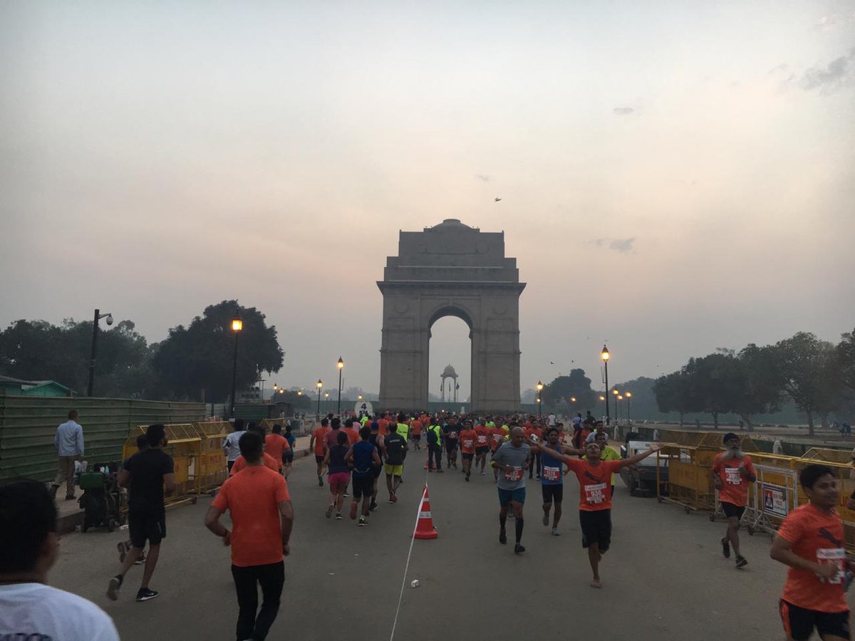 TataMotors's tweet photo. Powered by nothing but sheer will, the runners partaking in the Airtel Delhi Half Marathon are almost near the finish line.
#RunToLevelNex #LevelNexSUV #DaudDilli @runadhm https://t.co/aY8VNX5zqS