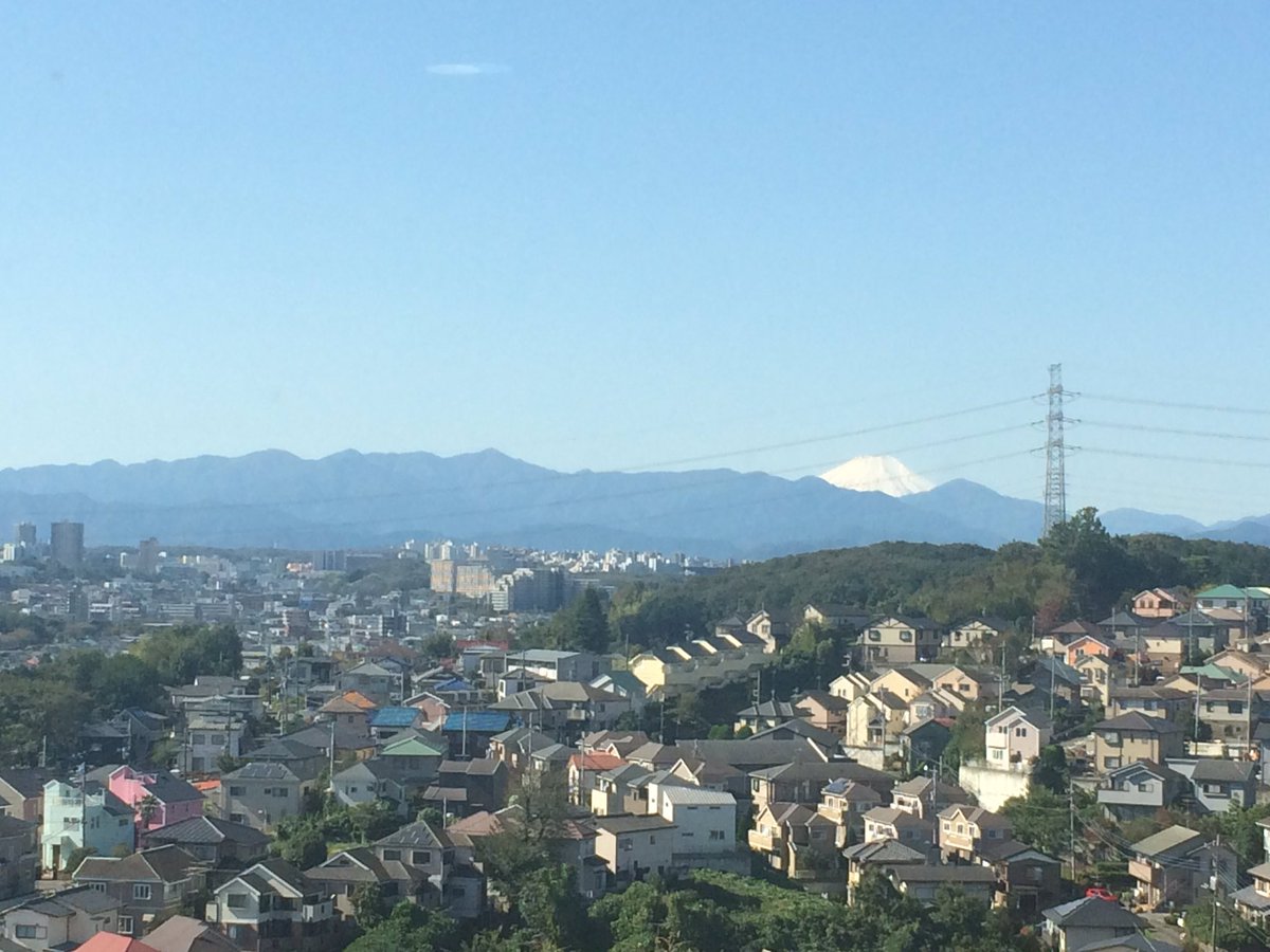 teikyoOrchestra's tweet photo. おはようございます☀️
今日は天気が良く、遠くの富士山も綺麗に見える絶好の演奏会日和ですね🗻✨
青舎祭2日目、午前は11時開演となっておりますので、ぜひ聞きにいらしてください‼️
#青舎祭 https://t.co/5xI3lnWguU