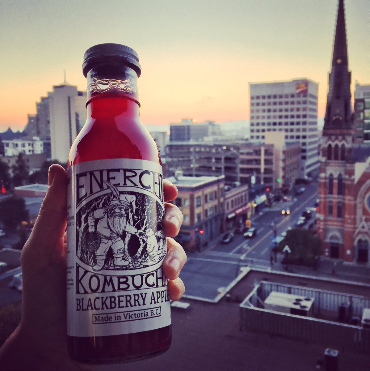 Beautiful #yyj sunset with my fav locally made kombucha! #SmallBizSaturday #shoplocal @shopsmallbiz