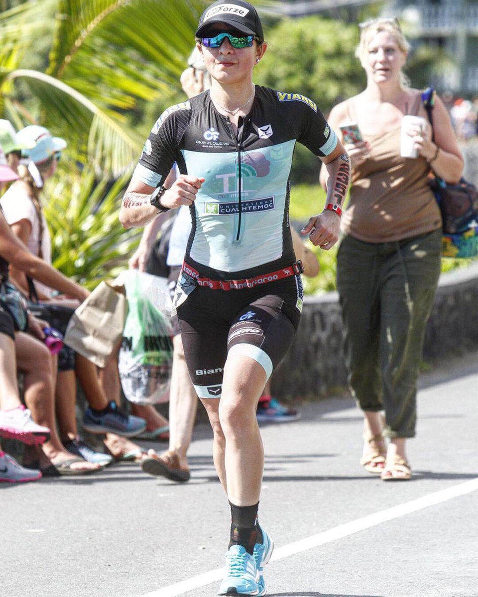 Cariiflowers's tweet image. Lo hice ! Crucé la meta del Campeonato del Mundo de Ironman.
Ahora ya en casa feliz... con la mejor bienvenida 😍🖤
#Kona2018 #IronmanWC