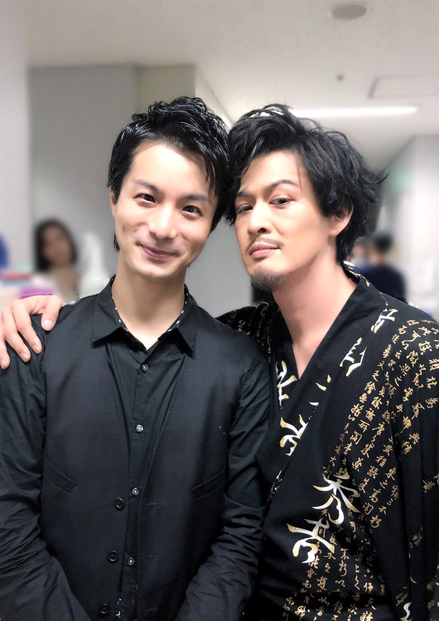 新納慎也 Shinya Niro Twitter पर 昨日 田代万里生 がマチソワして ミュージカル生きる を観に来てくれた 公式でいっきーが挙げた写真より遥かに良い写真が最新iphoneの万里生から送られてきた 笑 みんなもう知らないだろうけど 僕ら スリルミー の日本