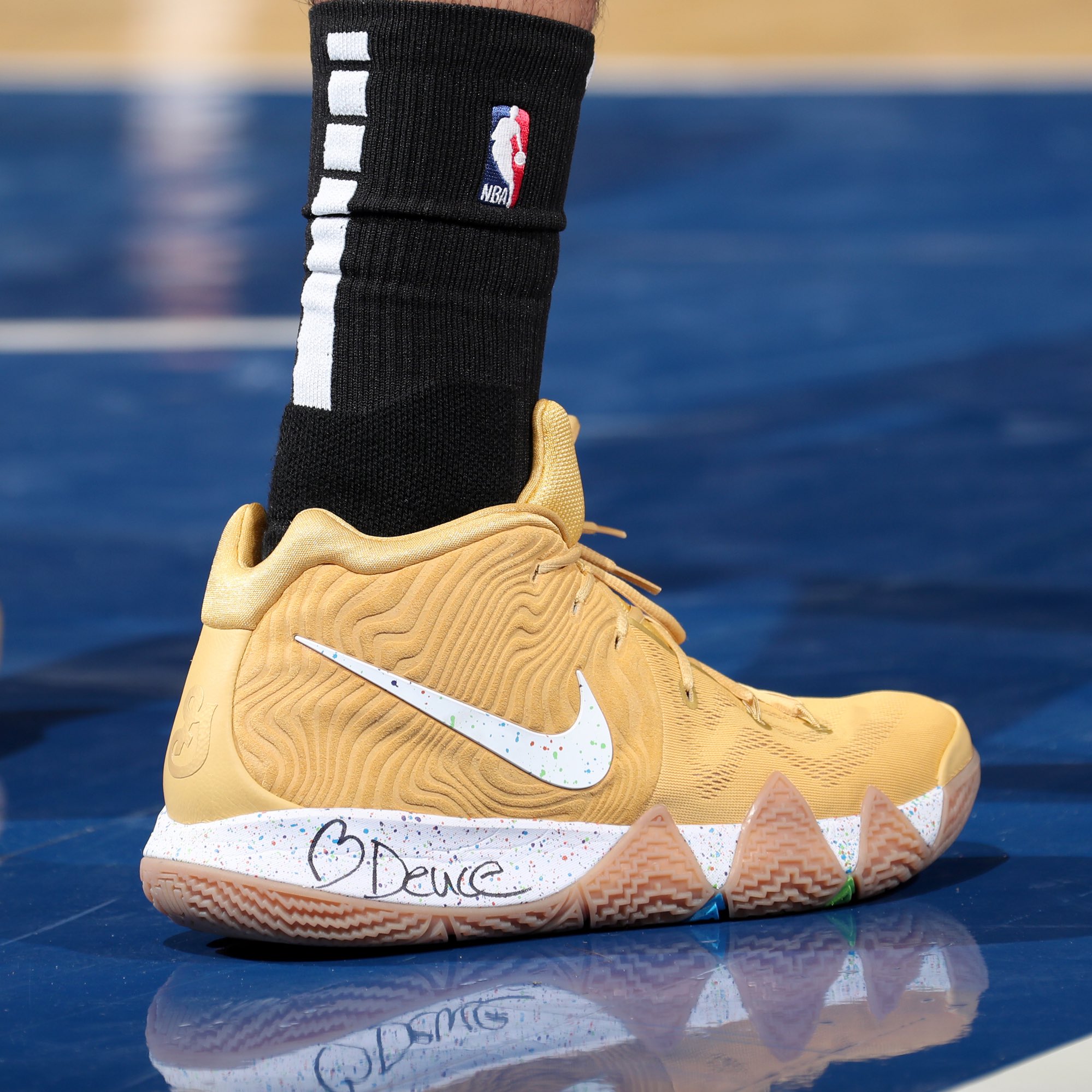 Kyrie 4 cinnamon shop toast crunch on feet