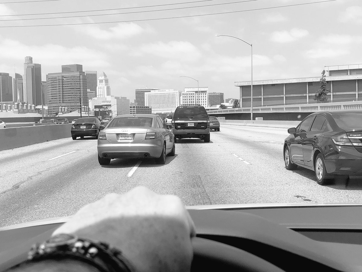 tsurimi's tweet image. Downtown tonight for dinner, the sold-out Lakers season home opener, and a friend’s house party afterwards in surreal Hollywood.
🌃🍸🍴🏀💃🎉😎
#UpAllNightSaturday 😈
#WeekendRewards 💵