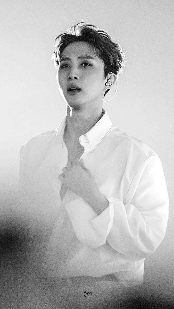 PENTAGONBrasil's tweet photo. [#2YearsWithHui] #후이 

☆.｡.:* ✨ Hui being Sexy Appreciation Post ✨*:.｡.☆ https://t.co/tYZVztjRR9
