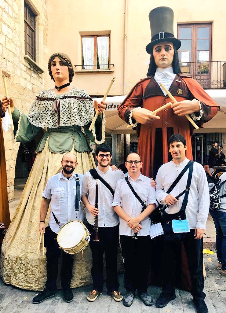 Avui hem anat a tocar a #Montblanc per acompanyar els Gegants del Corpus de #Barcelona. Demà estarem a Els Monjos, per tocar una estona durant l’hora del vermut. 🍷🎶