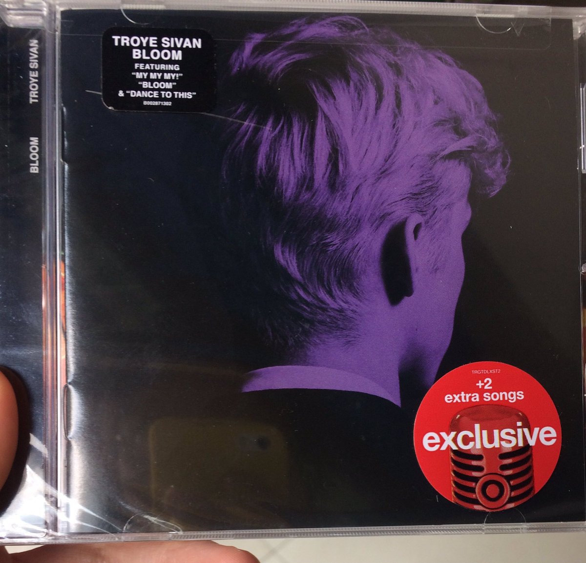 NTracob's tweet photo. You never know l seem to own the whole world when I get it #TroyeSivan #bloomalbum @troyesivan https://t.co/DRN8Ml6Z1T