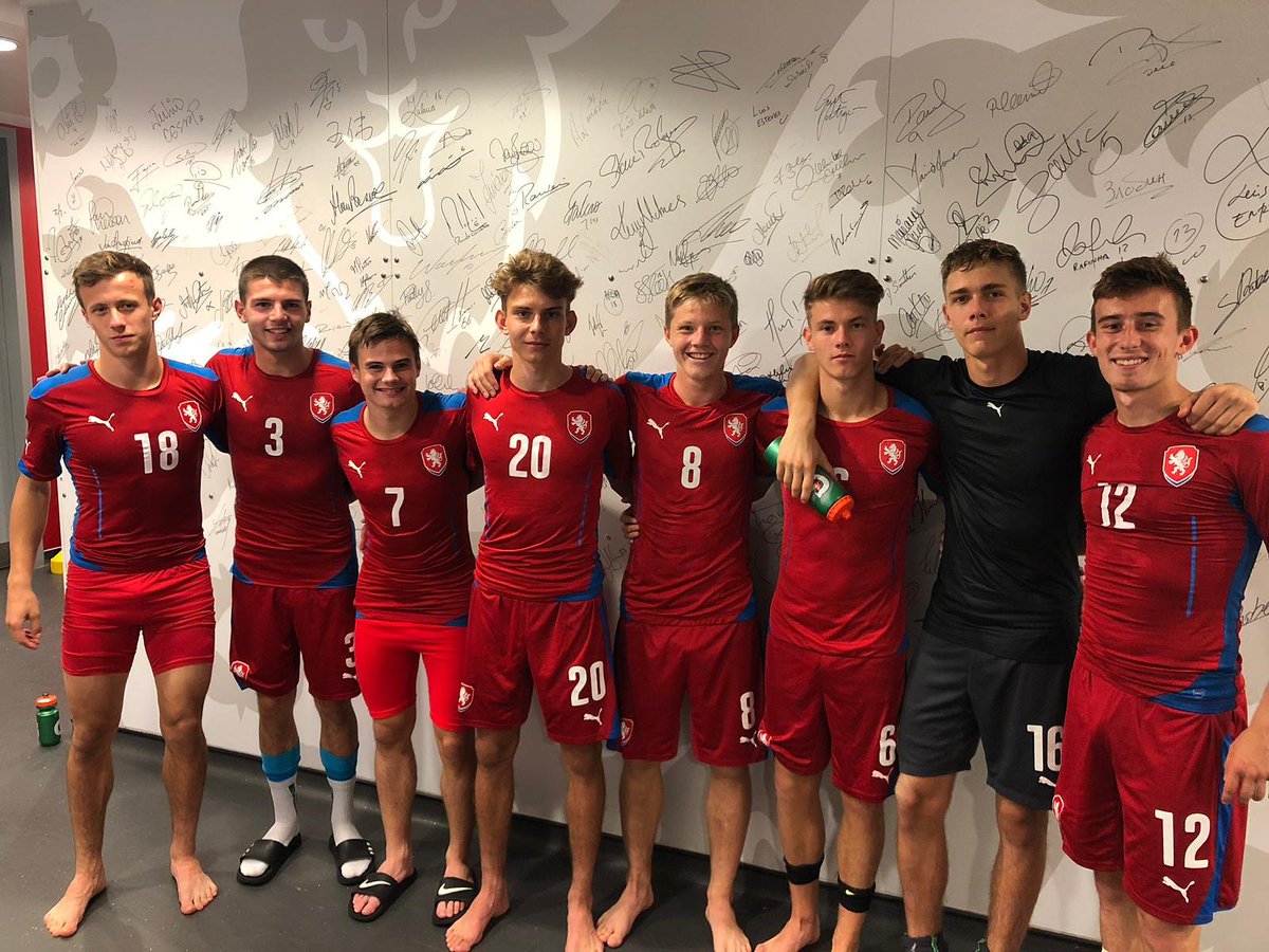 SK Slavia Praha - DNES HRAJE SLÁVISTICKÁ U19! #SKSU19 🆚