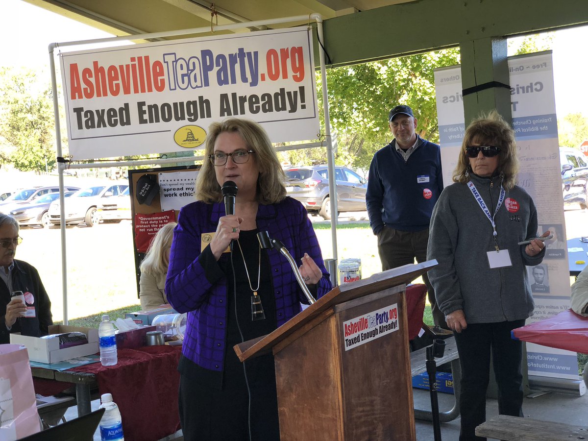 912wnc's tweet photo. “We Read the Constitution” today with  Justice Barbara Jackson and many other patriots. #ampFW .@AshevilleTeaPty  Yes we actually read the whole thing and it was understandable by normal citizens. https://t.co/1uni3MWP8T