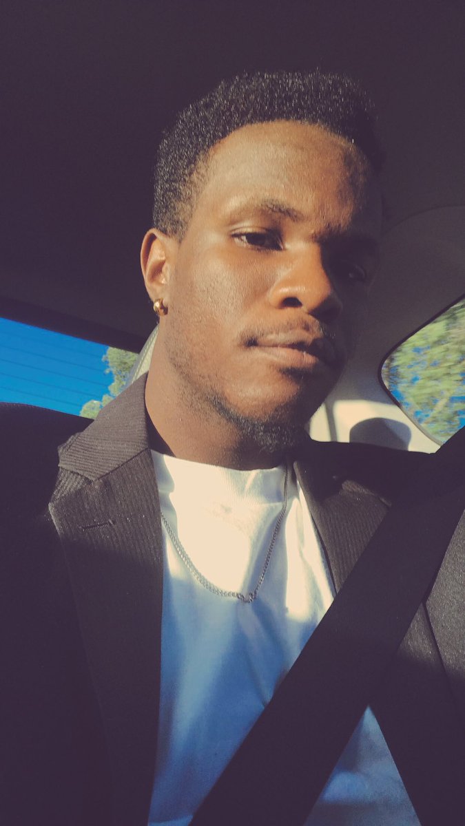 MikeFlight20's tweet photo. Dressin’ right &amp; enjoying sunlight all #Summer2k18 https://t.co/QrEJjFz53r