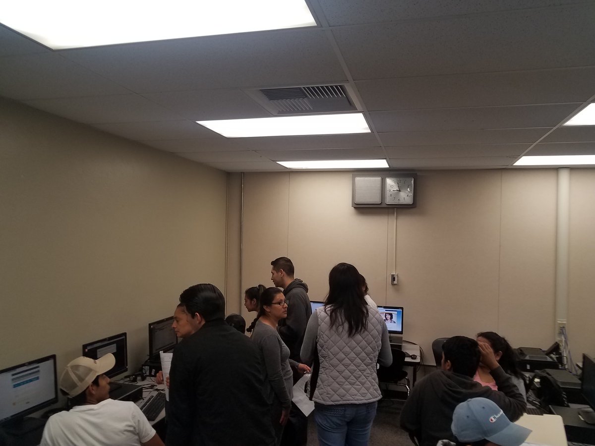 WAVEpact's tweet photo. BIG thanks to our #WAVEpact partner @SanDiegoCalSOAP supporting @VistaUnifiedSD families with #fafsa and #dreamapplication on a wet Sat morning! Thank you @palomarcomets @MigrantVUSD @VHS_Counselors Felix Santana and @Couns_Muratalla https://t.co/Foh40ni8j8