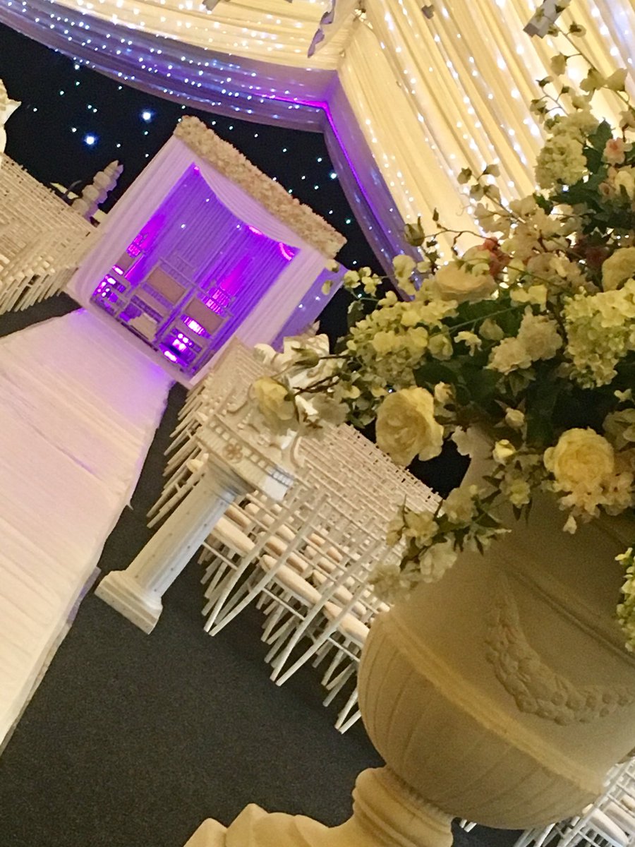 MidlandMandaps's tweet photo. Weddings at @CoombeAbbey
Many congratulations to Manish & Nina, thank you for choosing Midland Mandaps Ltd
#mandap #drapedmandap #floraldraped #flowermandap #simplemandap #autumnwedding #hinduwedding @MidlandMandaps
https://t.co/O2sM55tJUS https://t.co/4RSLRNGd2J