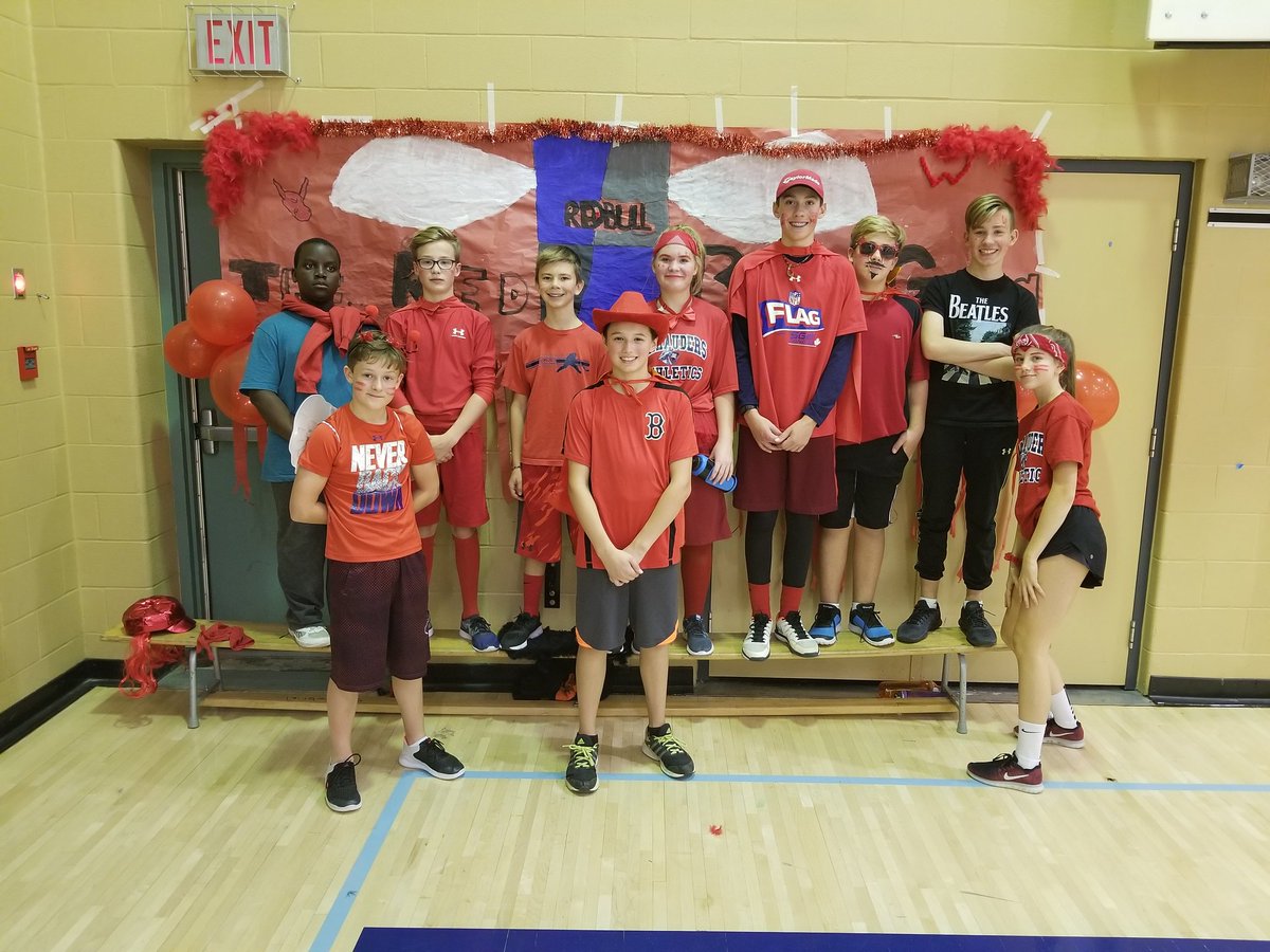 scottkuntz22's tweet photo. A great display of school spirit,  leadership, and peer bonding as our grade 8's put together a great gym blast.  Congratulations to team green who came away with the narrow victory!! https://t.co/Wl1DMaYO7f