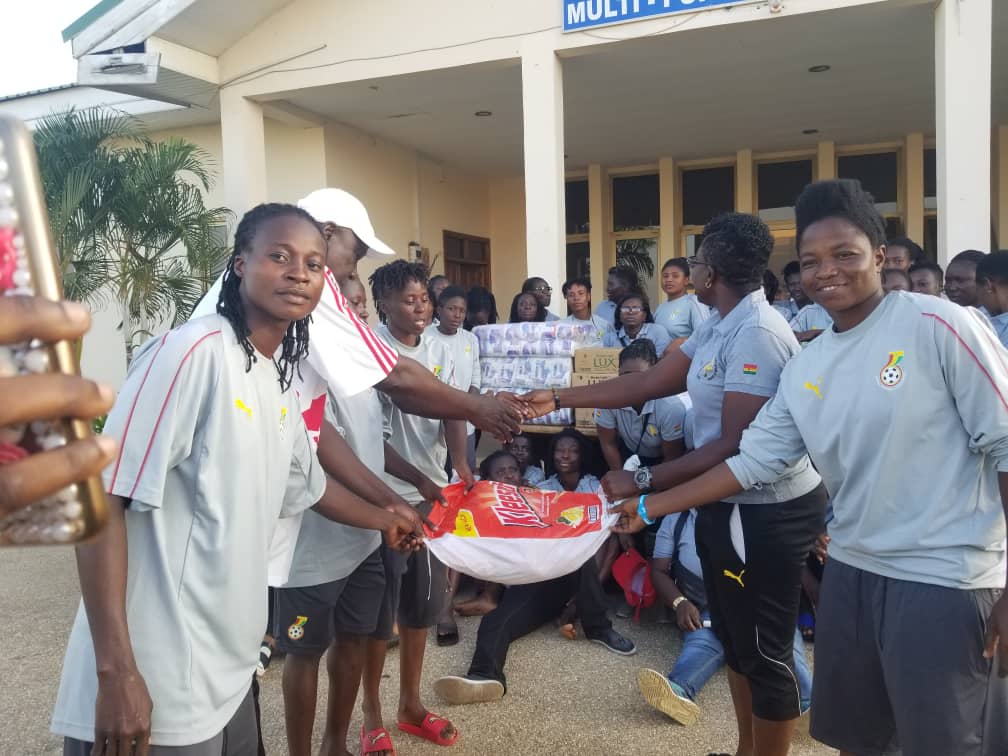 nbsportslive's tweet photo. Former female players walking the talk they have been preaching all this while.
They have walked in their shoes before and they know how it feels.
They support the BLACK QUEENS.
#ISUPPORTTHEBLACKQUEENS
#ROADTOAWCON2018 https://t.co/H0mLvplC07