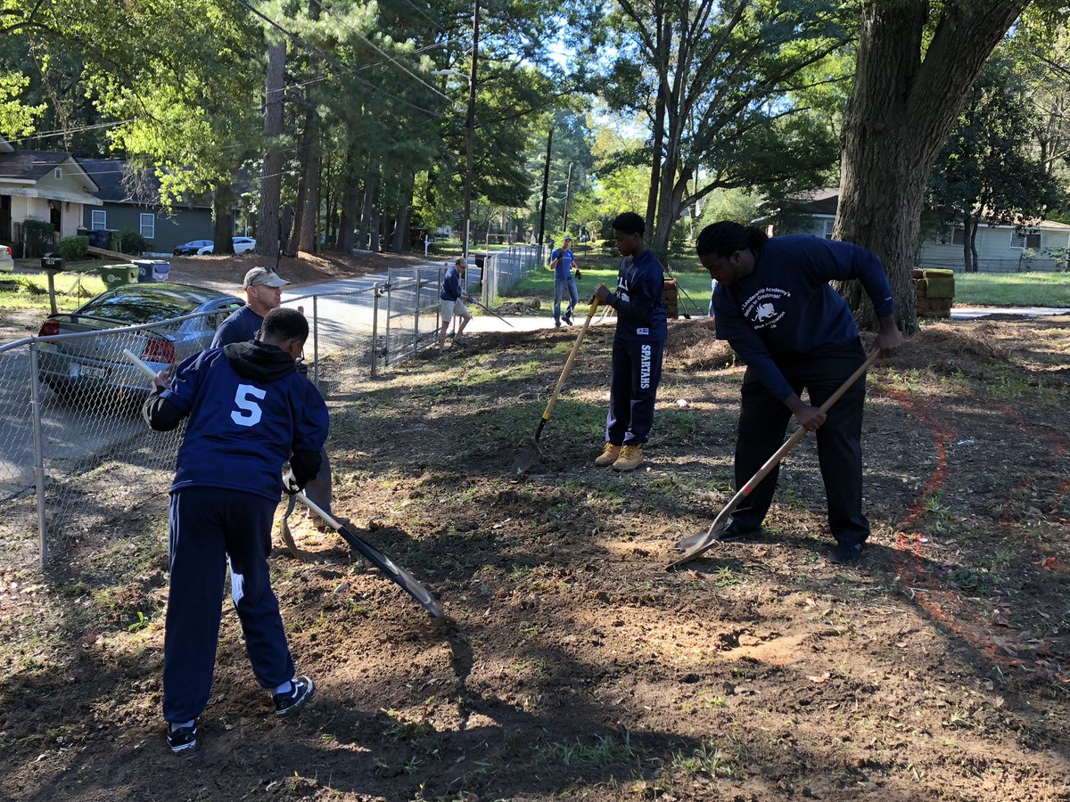 NashAlexander3's tweet photo. @FLAGryphons10 enjoyed giving back to the community bright and early this morning with @GeorgiaPower and Bright Futures Atlanta. Anticipating the next opportunity to give back in the near future. https://t.co/ZZmOliMb8i https://t.co/s0XobbkY6w