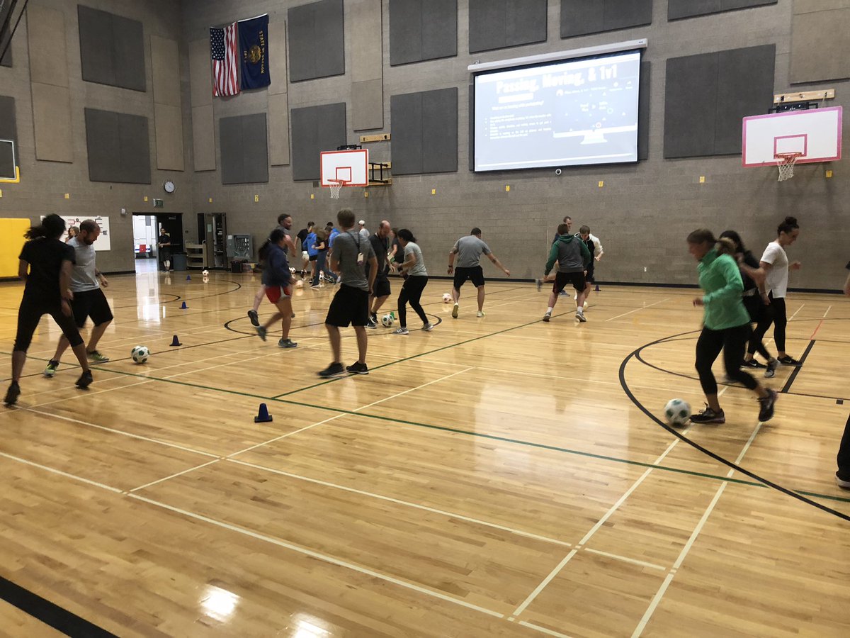 RHans_PE's tweet photo. @Physed_Pomeroy with his tactical approach to teaching invasion games! Love this idea, super quick transitions, very high intensity and great content. #OSHAPE18 #physed #healthed @OregonSHAPE https://t.co/CWBZQDXZXK