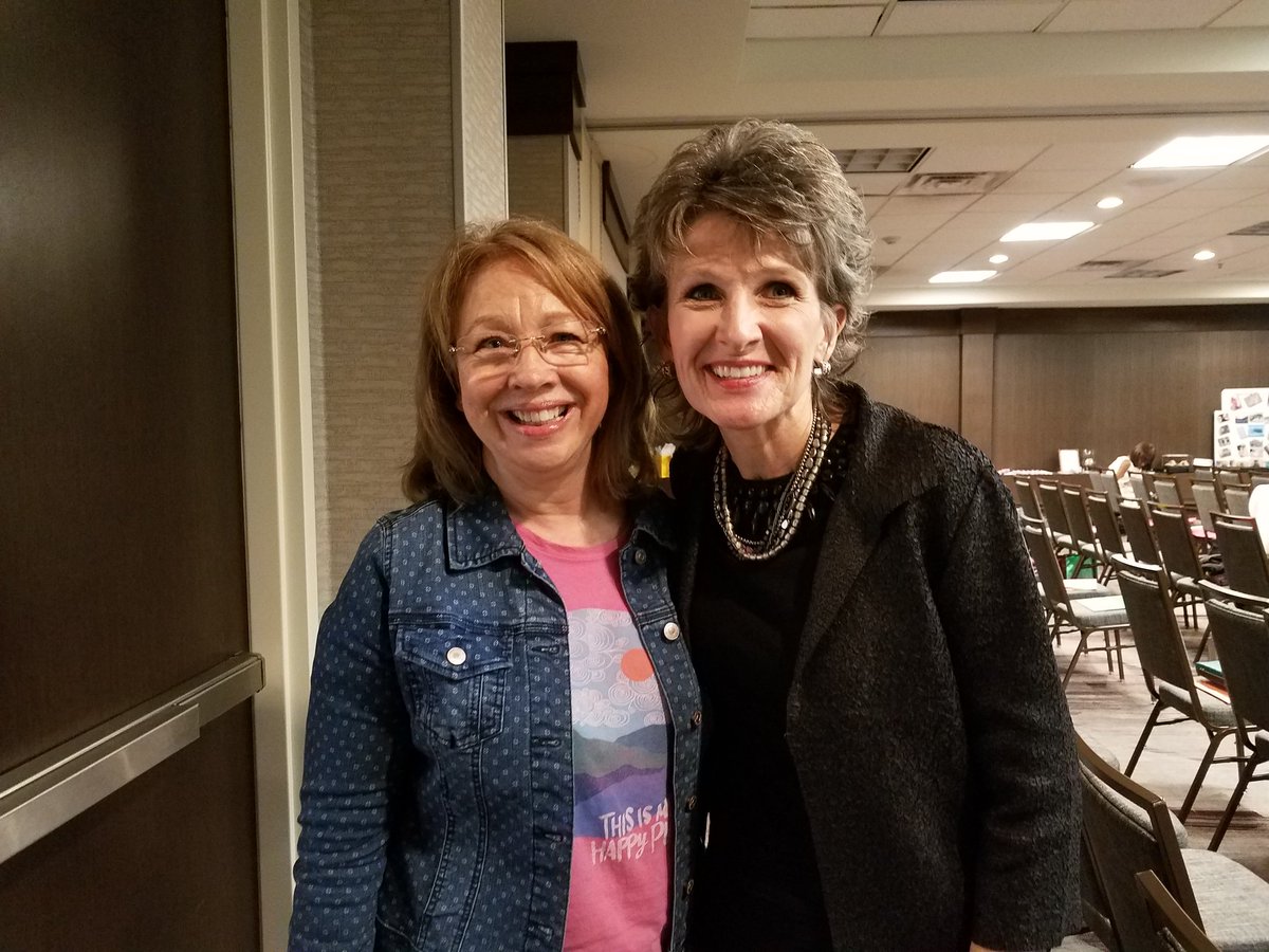 PattiFo061802's tweet photo. Gabbing with Joe Yeakley, Kemp Fire Department and Loretta Swan, TOGOP #EvidenceOfGod https://t.co/khzr5NAcdj